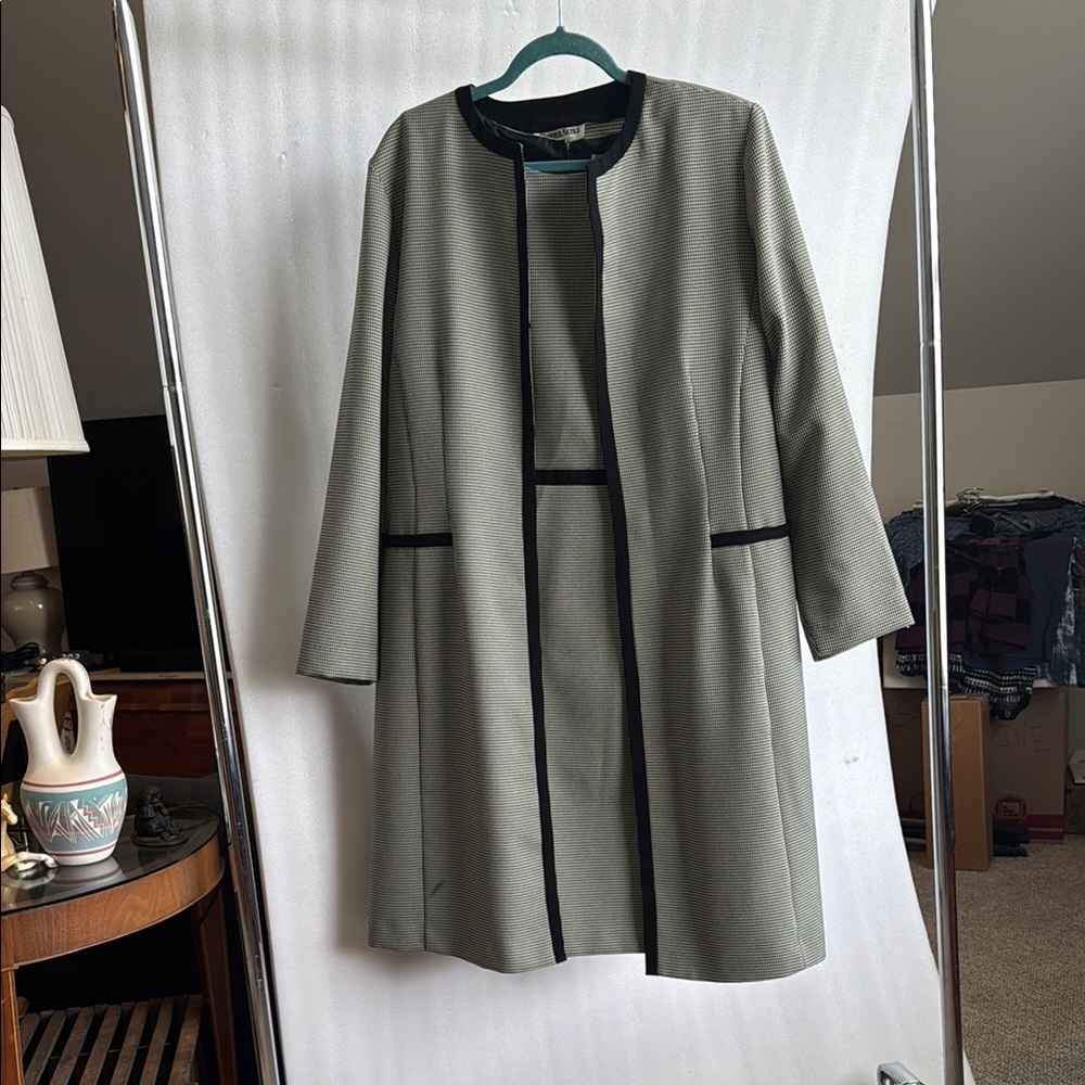 Elegant Women's Coat in White and Black